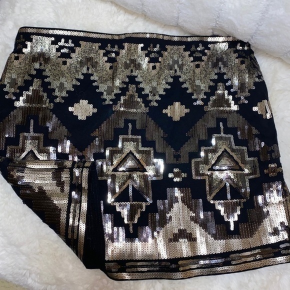 Express gold sequin skirt - Picture 3 of 4